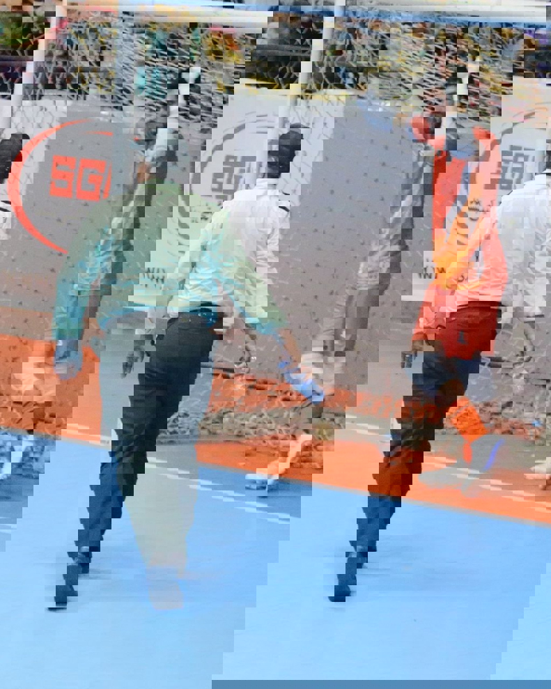 2070784