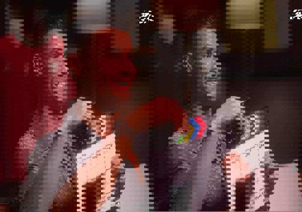2070929