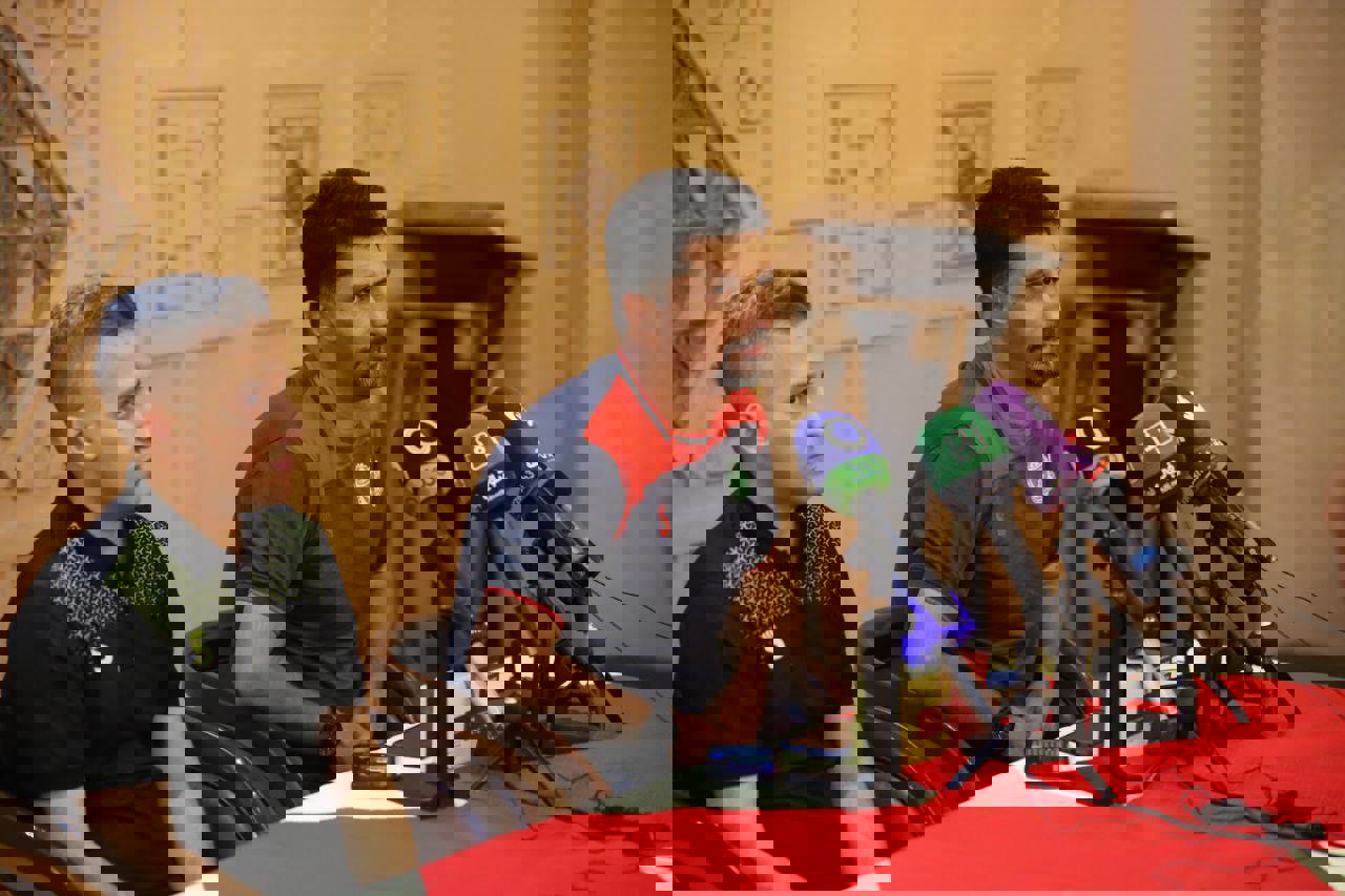 2070974