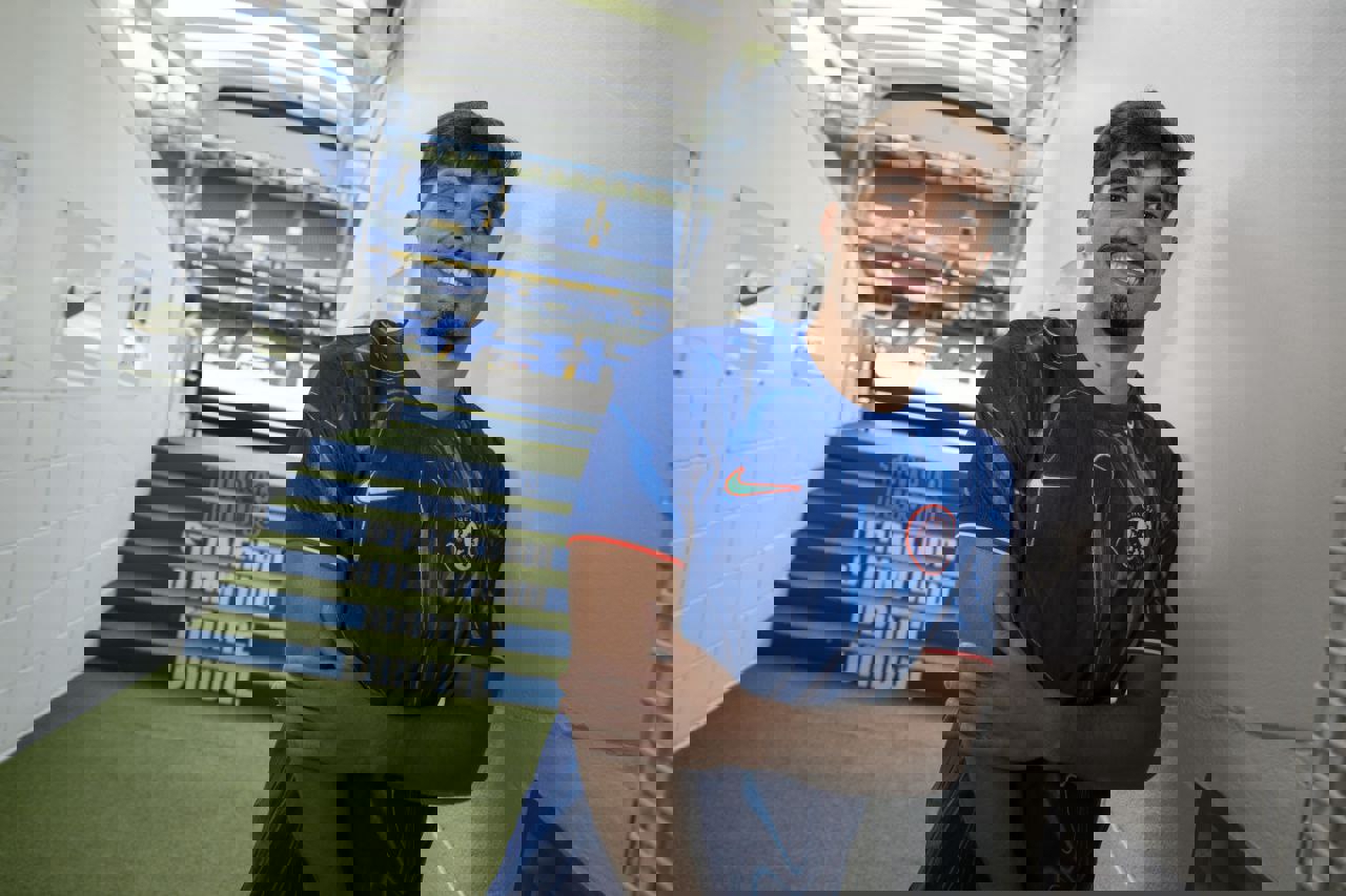 2070976