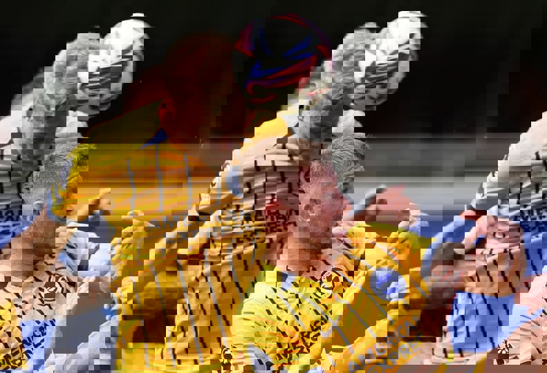 2071136