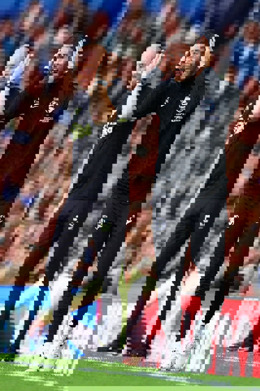 2071138