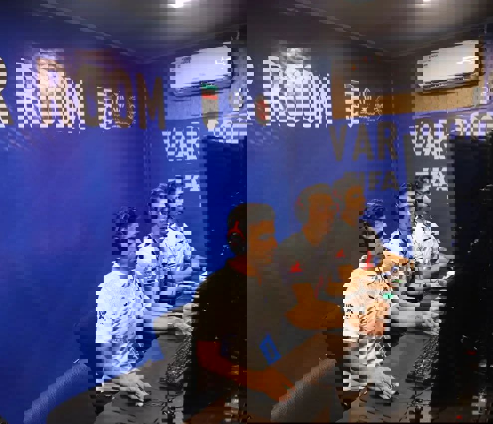 2071281