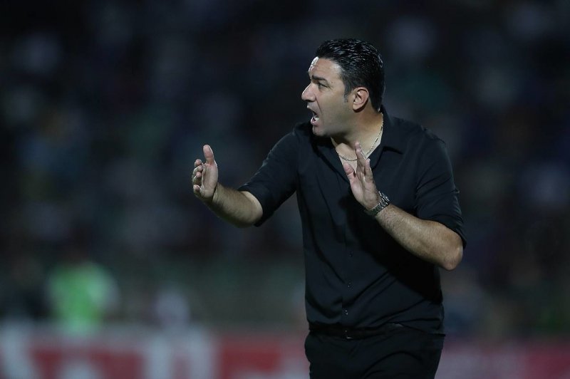 حضور سرمربی استقلال در تستهای پزشکی!