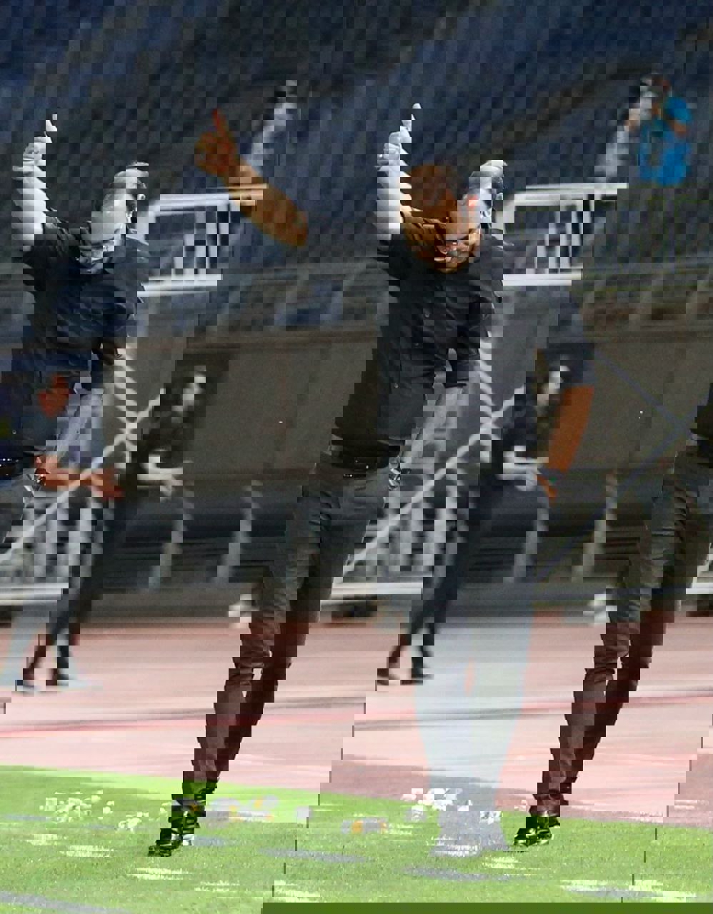 2072498
