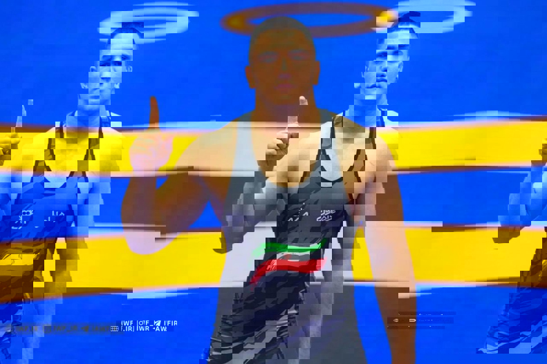 2072742