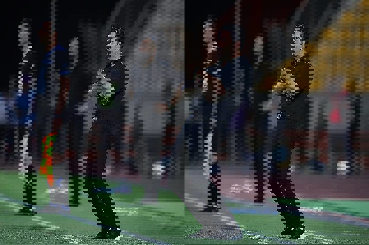 2073318