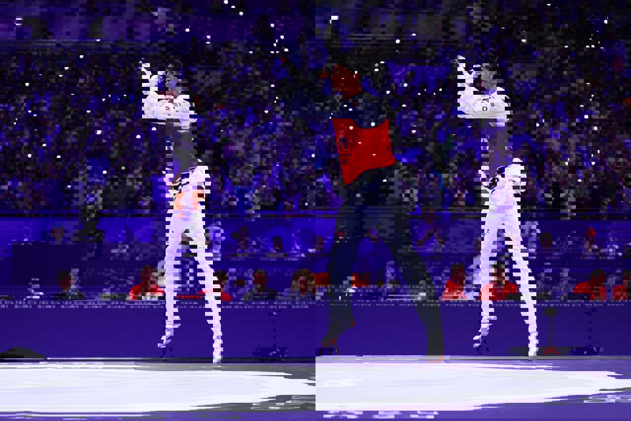 2073303