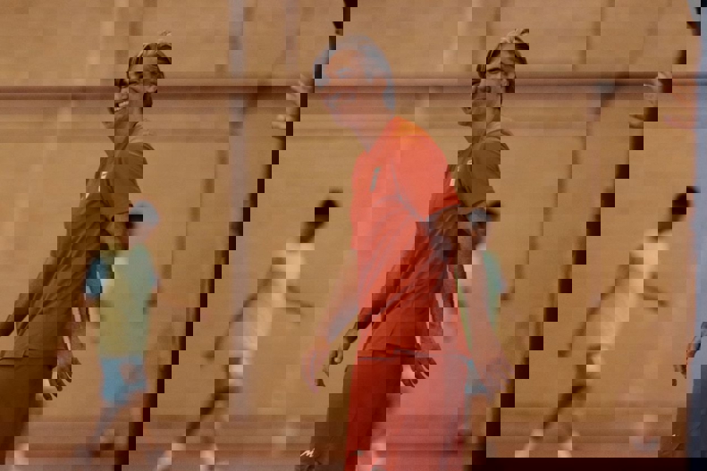 2073605