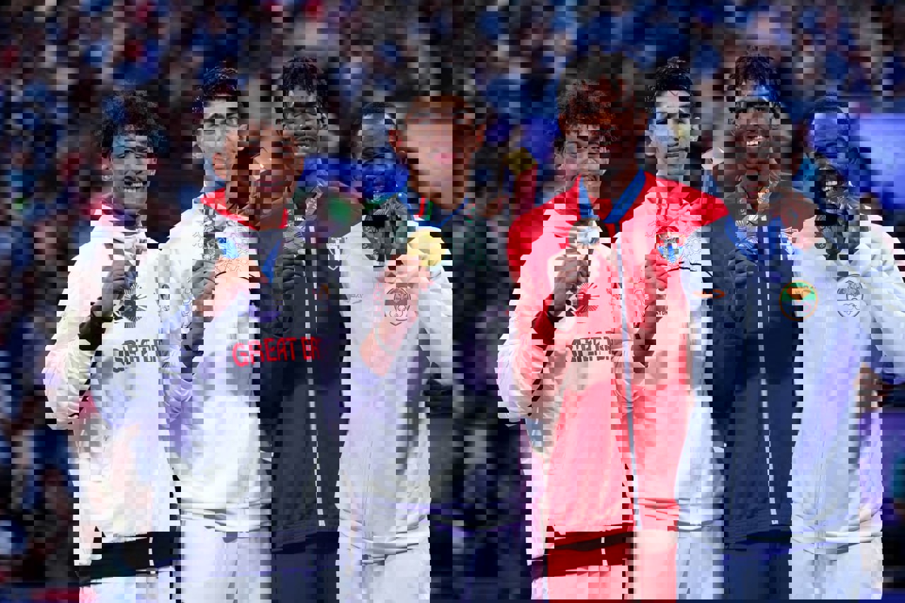 2073302