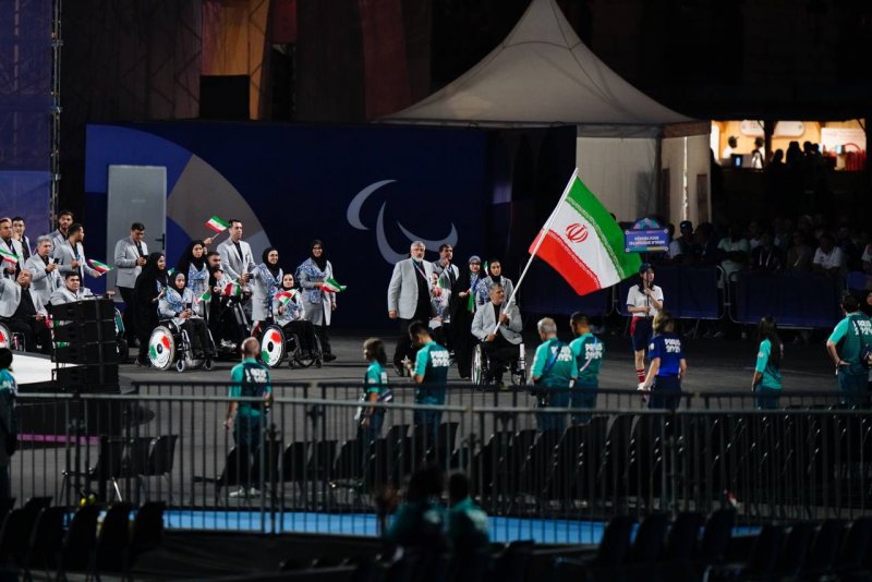 پارالمپیک رسما برای ایران آغاز شد / رژه کاروان فرزندان ایران در میدان کنکورد (عکس)