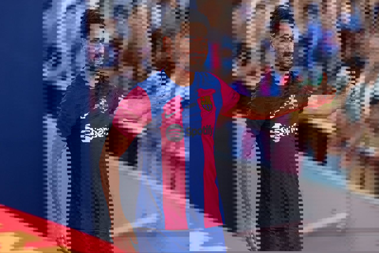 2073902