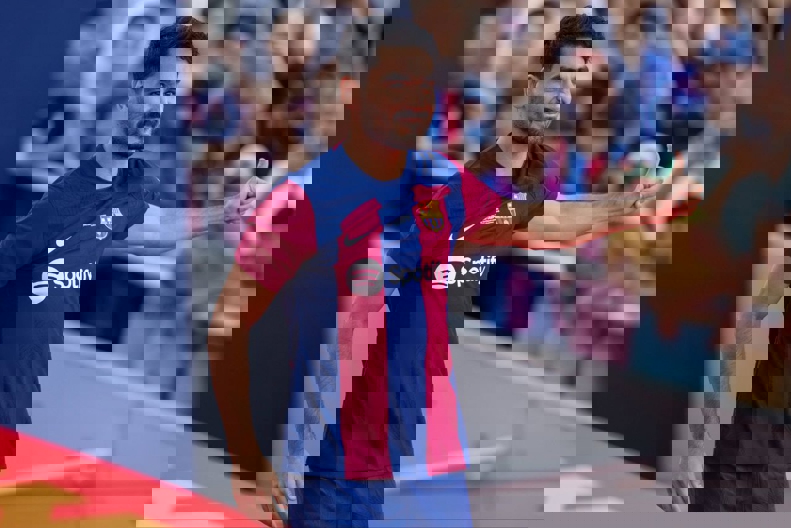 2073902