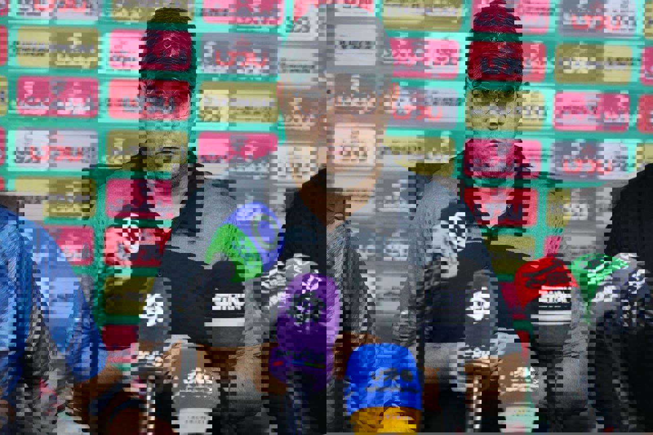 2073942
