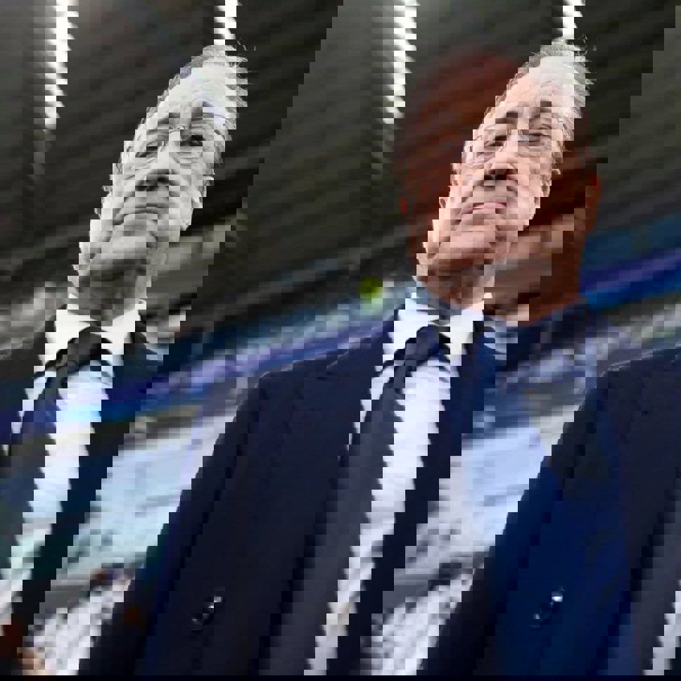 2073996
