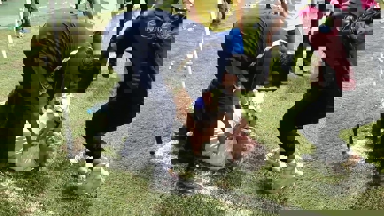 هشت دقیقه پرتاب بطری و شعار و توقف بازی / بدترین جو هواداری تاریخ علیه استقلال نکونام! 3