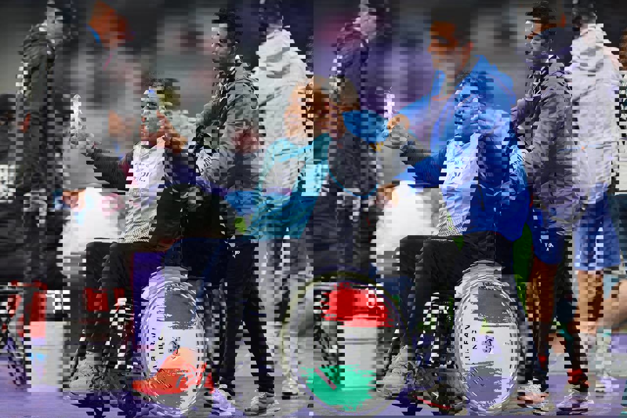 2074936