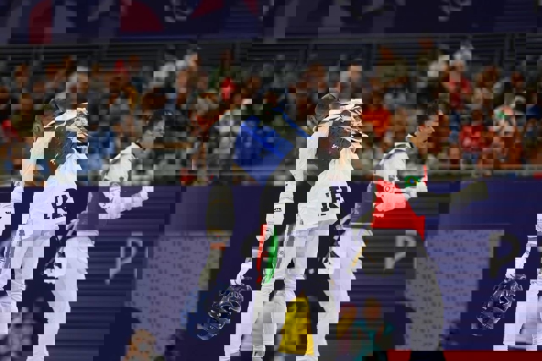 2074676