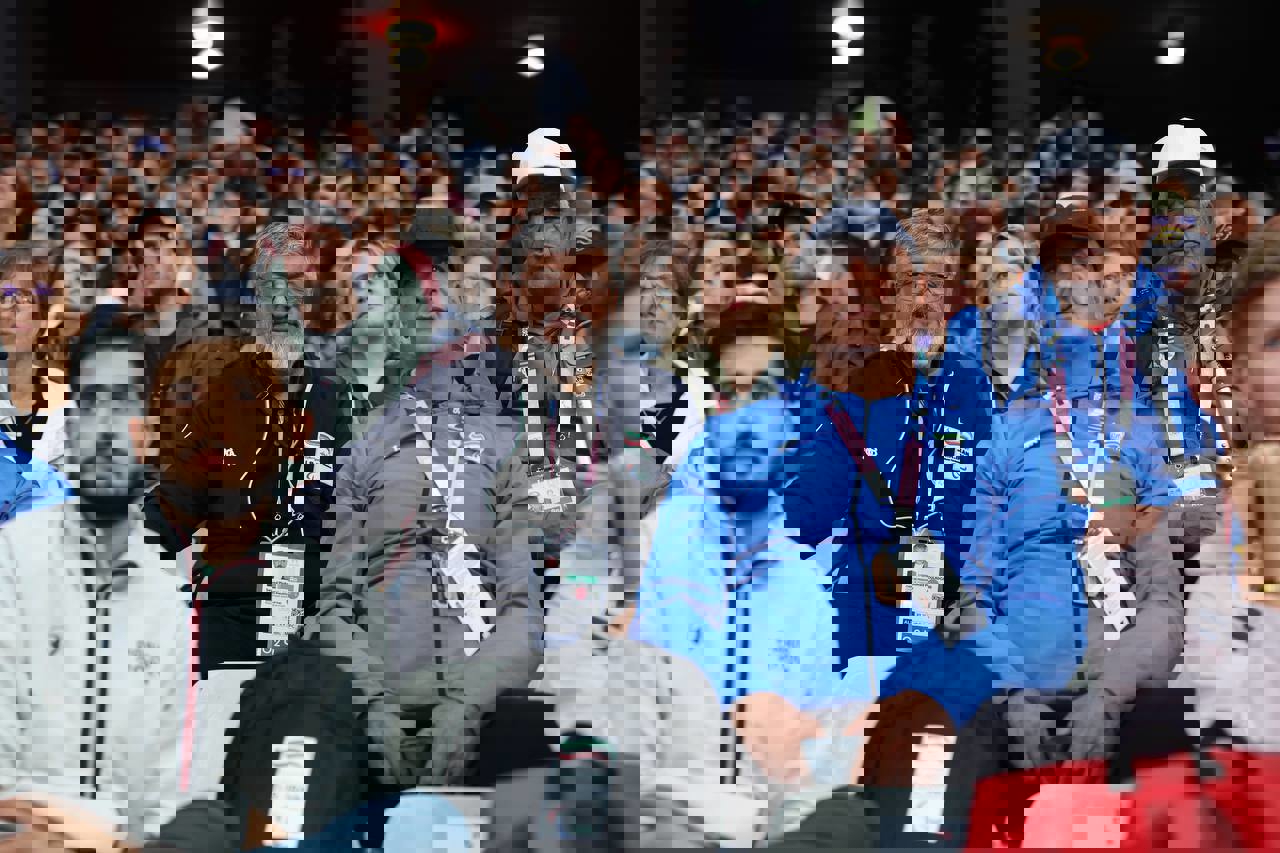 2074884