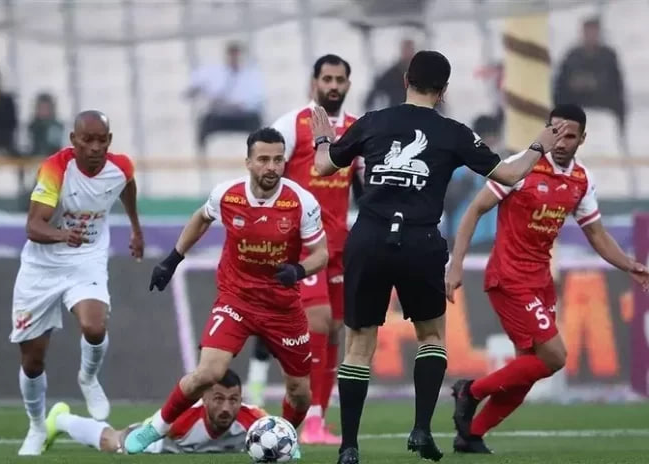 سرخ‌ها در پی اولین برد فصل مقابل یحیی؛/ گزارش زنده: پرسپولیس 0 - فولاد 0