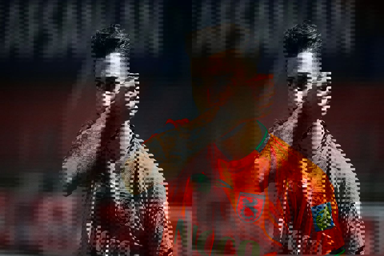 2074987