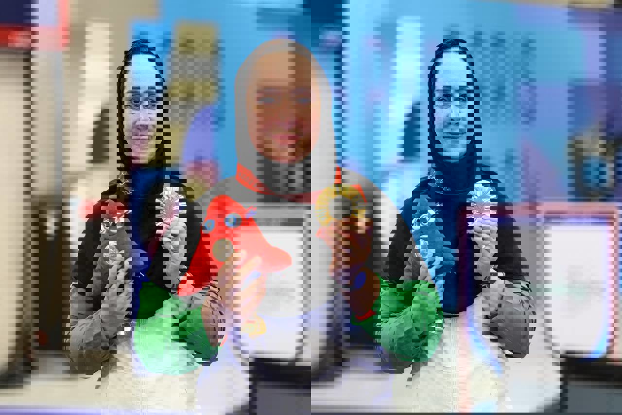 2075304