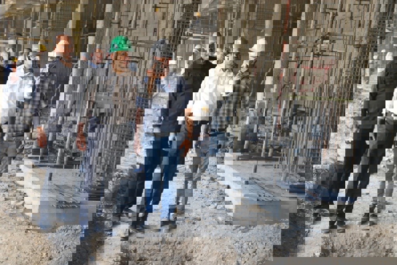 2075801