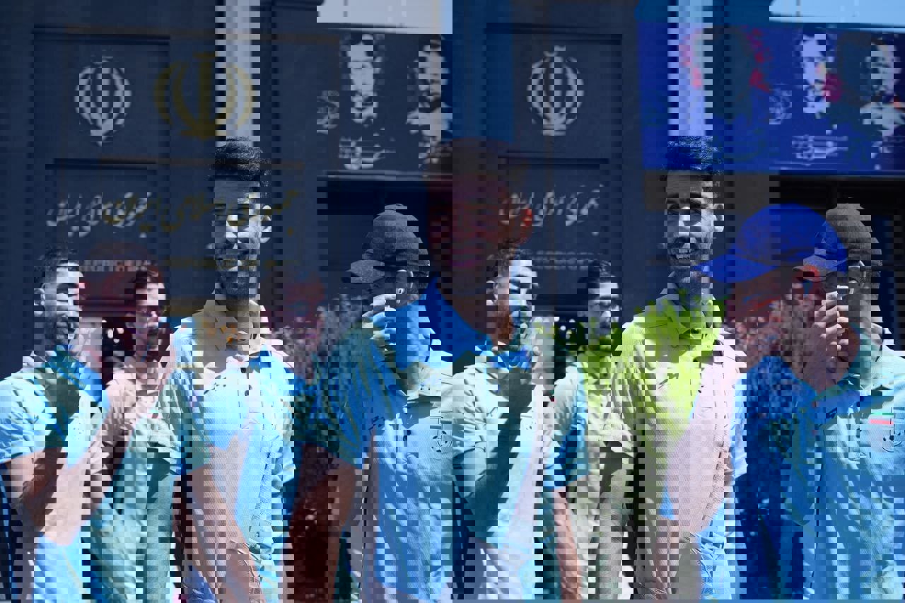 2076049