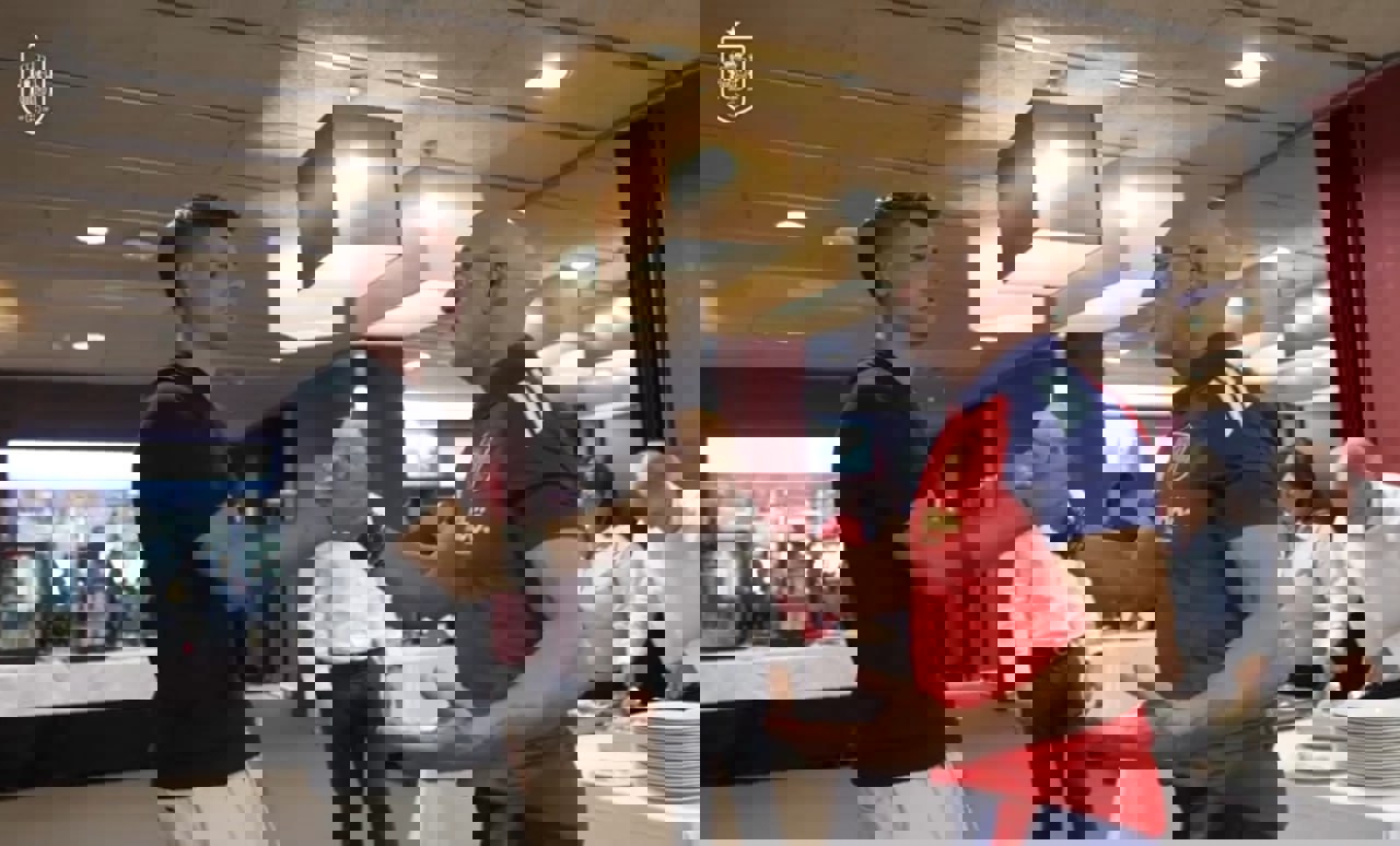 2076186