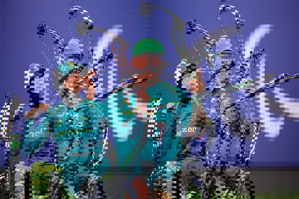 2076382