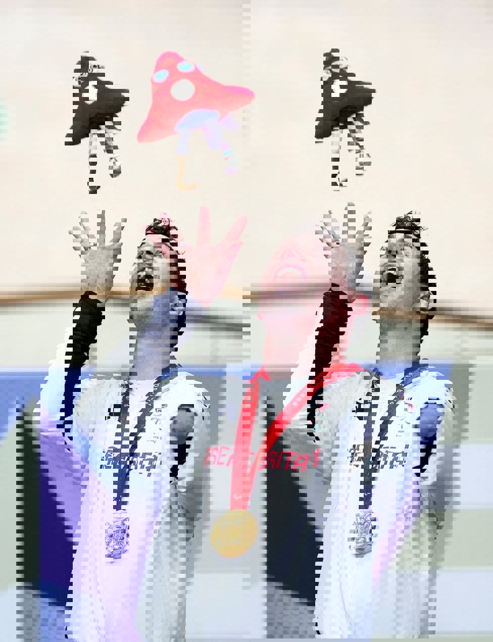 2076402
