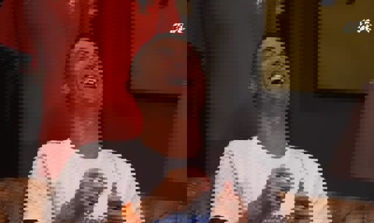 2076577