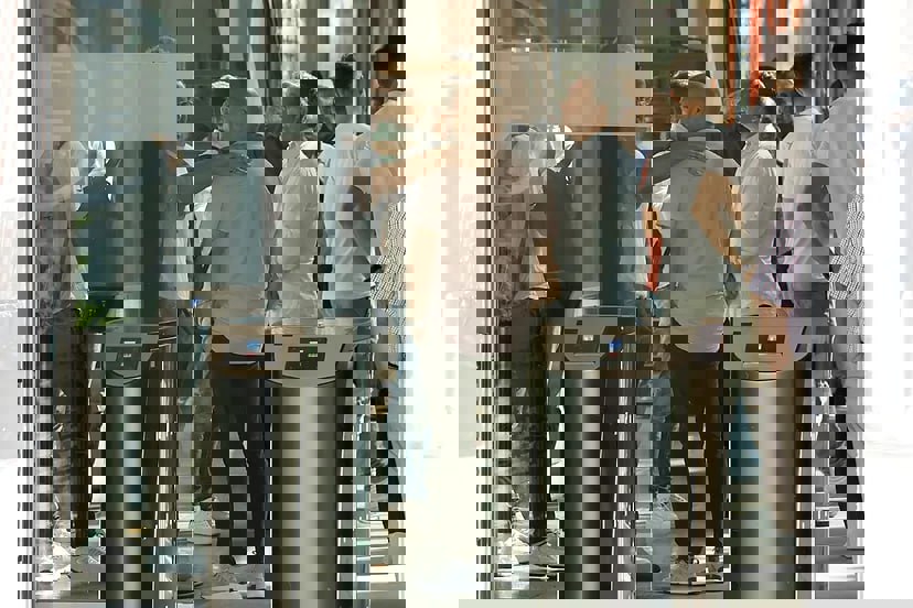 2076518