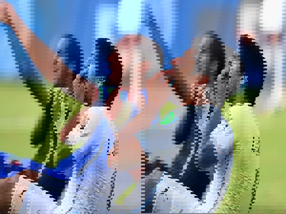 2076647
