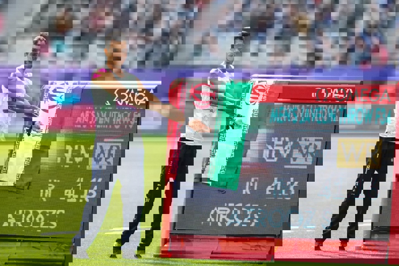 2076792