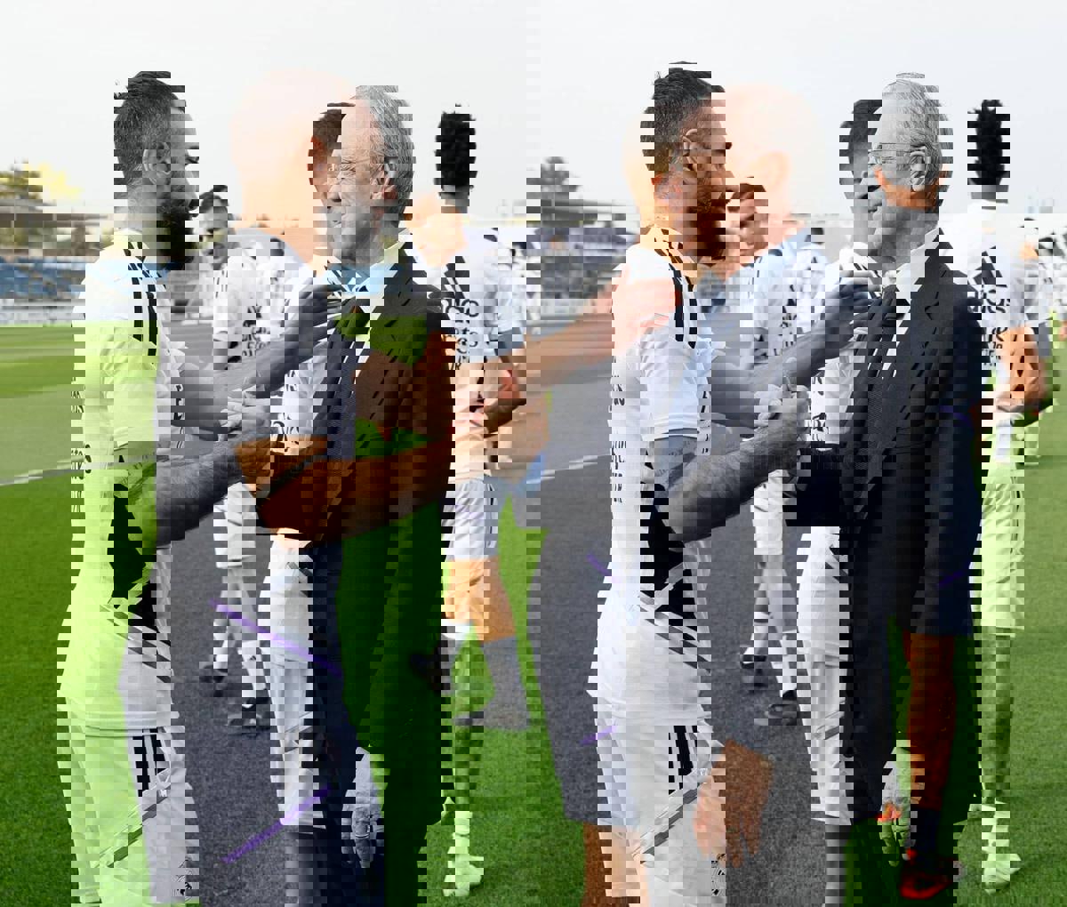 2076802