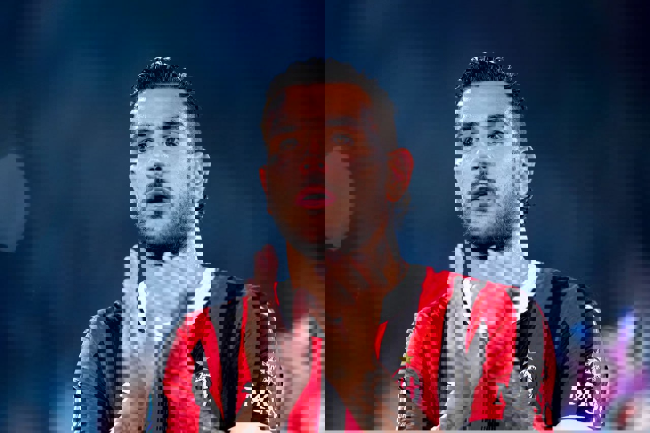 2076842