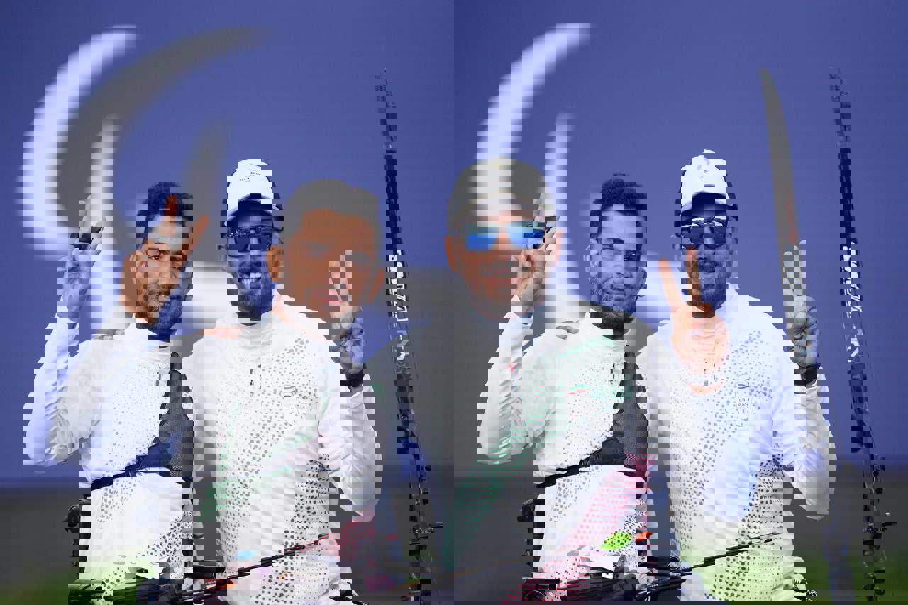 2076882