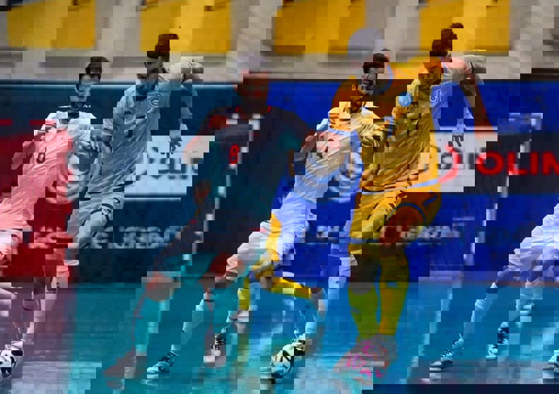 2076976