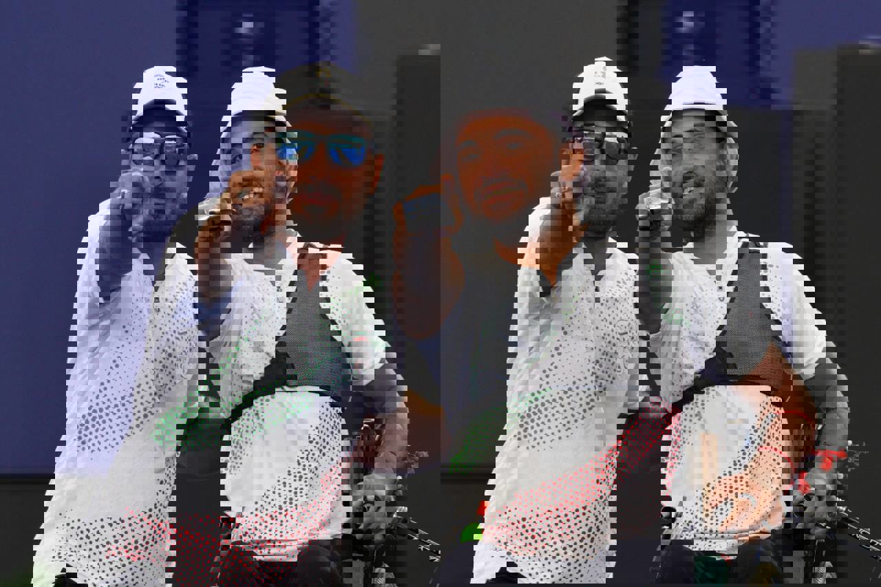 2076947