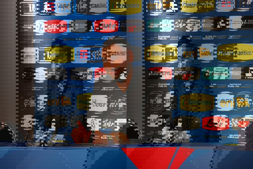 2077402