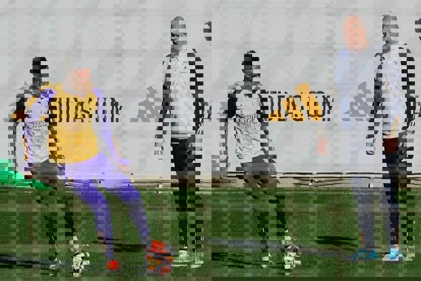 2077624