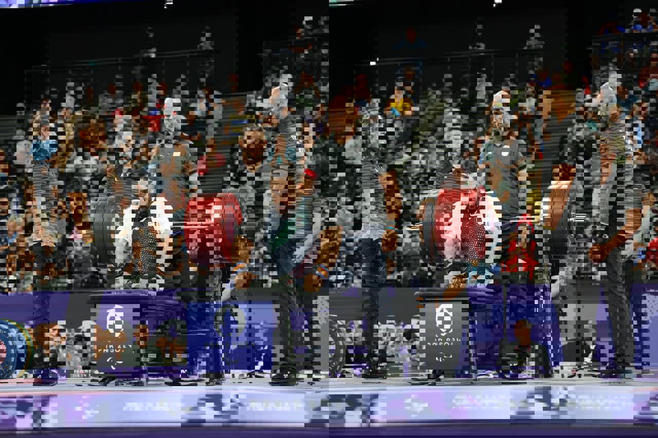 2077698