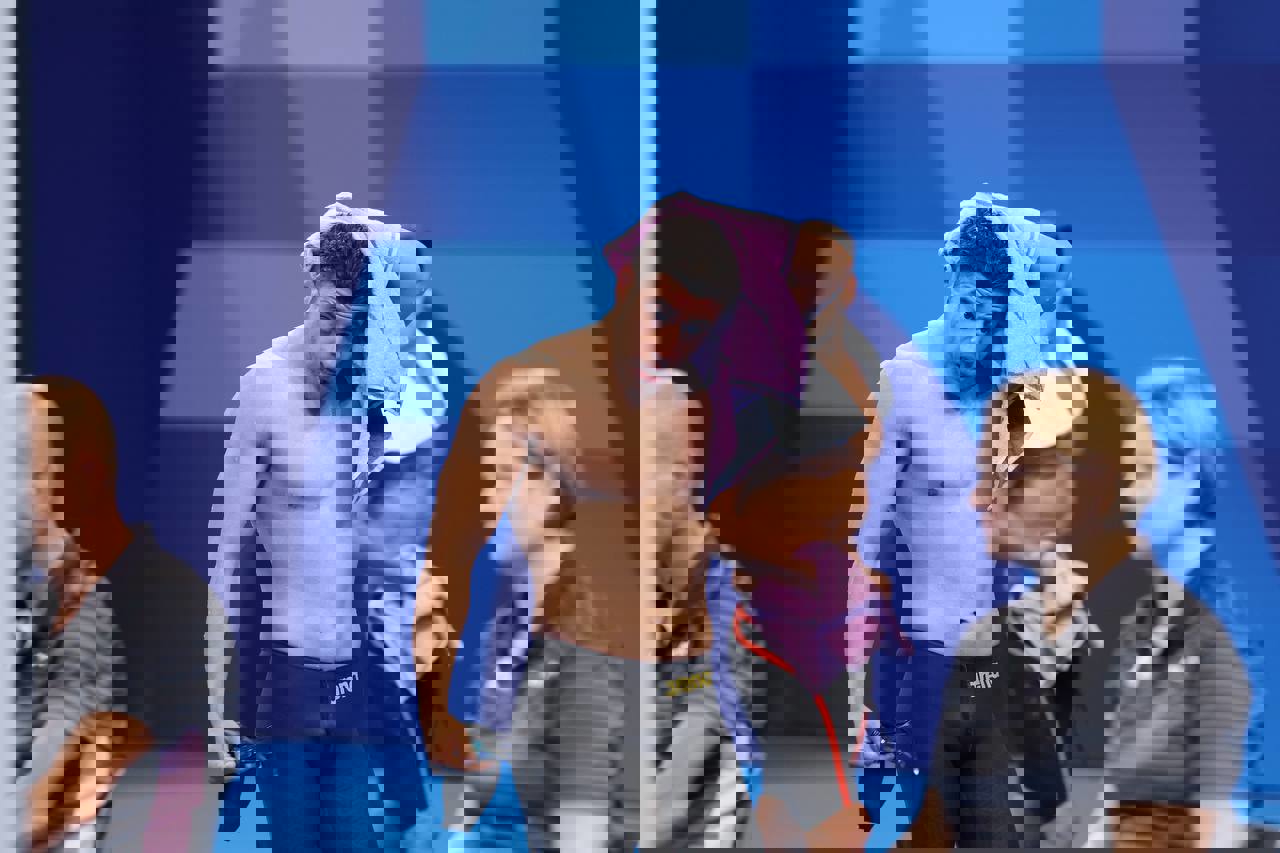 2077896
