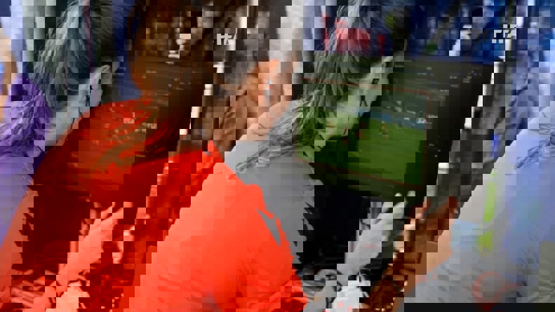 2078897