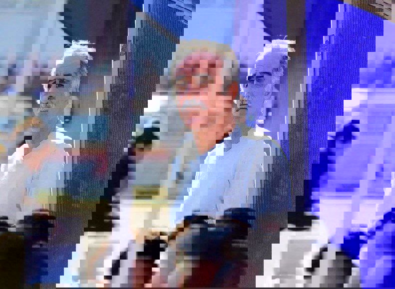 احمدزاده: وزیر فقط خودش را دوست دارد، نه ملوان را