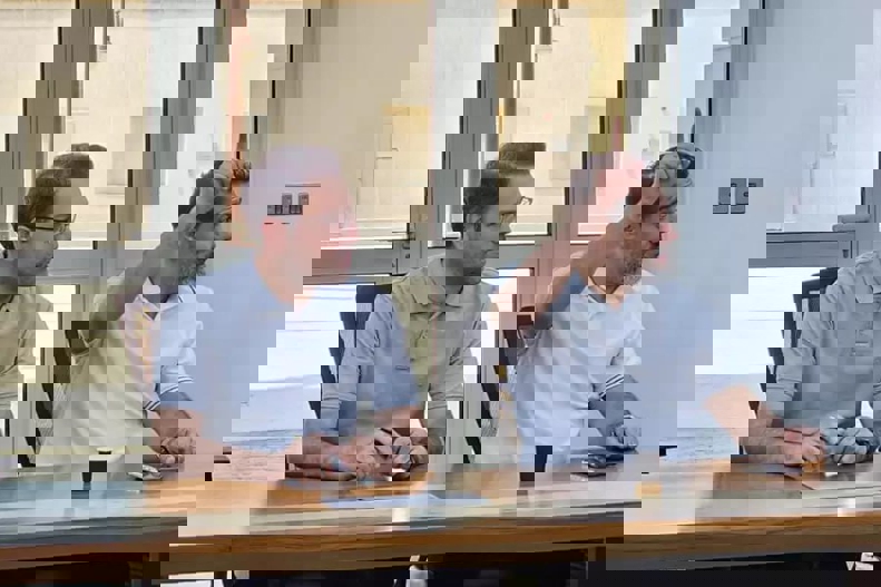 2081354