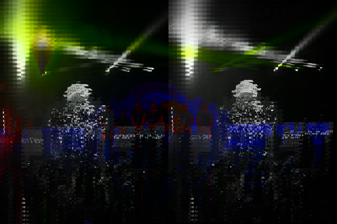 2081863