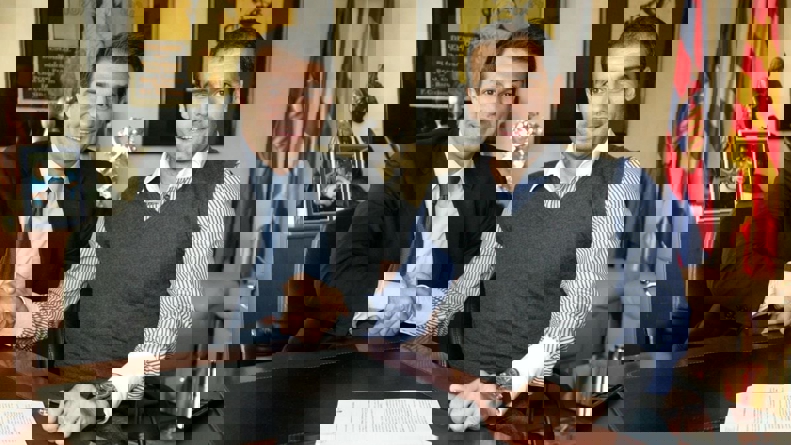 2081883