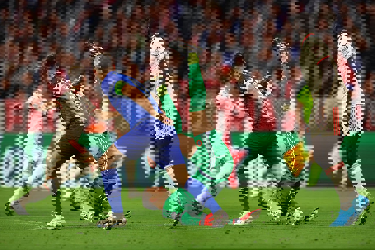 2082823